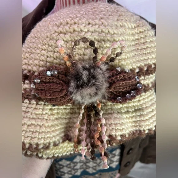 Vintage Hand Knit Cloche Bucket Hat w/ Bow, Brown & Tan, Fairycore, Boho, Hippie - Picture 4 of 7